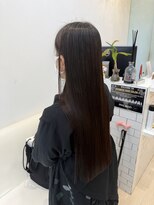 レム(REM)&nbsp;思わず振り返る、背中で魅せる艶髪ストレート