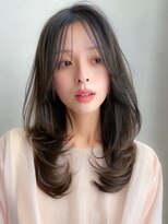 アグノス 青山(Agnos)&nbsp;小顔前髪グレージュワンカールレイヤーハッシュカット