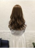 万人受けするこげ茶色に毛先まで艶のあるワンレンロング
