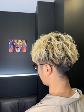 サローネデ アグスティナ バイ サンバンチ(salones de agustina by sanbanchi) 【agustina/明石大久保】ツーブロックショート×メンズパーマ