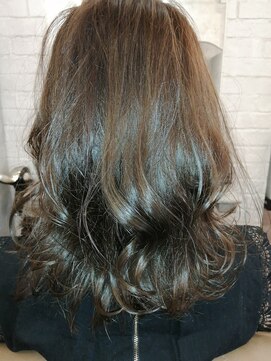 アンフィ 南町田(Anphi) 艶々アッシュ