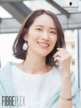 隠す・ぼかす・生かす。根元のカラーはお客様と相談しながら決めていきます。