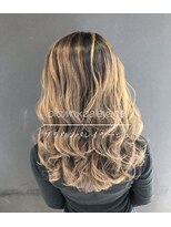 バトー(bAteAu)&nbsp;ミルクティー、グラデーション、エクステ、ハイライト、インナー