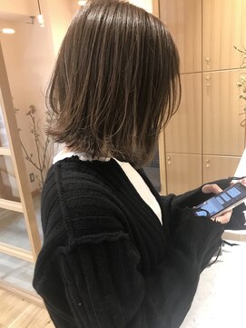 スムーク(smuk) 【smuk/スムーク】透明感ベージュ／レイヤーボブ／外はね