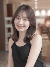 ジョエミバイアンアミ(joemi by Un ami) グレージュカラー斜めバング韓国ワンカールパーマミディアムヘア