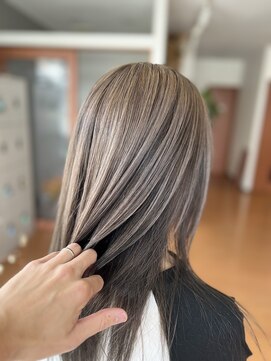 スタジオフィット(STUDIO FITTO) ・アンブレラカラーシルバーベージュ・