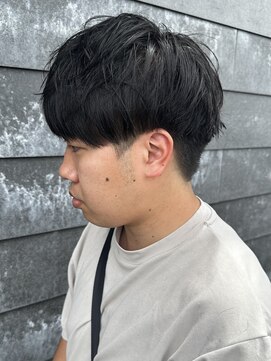 ヒュイル バイ ニアウ(Hwyl by Niau) メンズマッシュパーマニュアンスパーマスパイラルパーマ刈り上げ