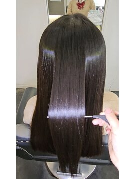 ドルチェヴィータ 髪質改善ではない新感覚のミラーストレート