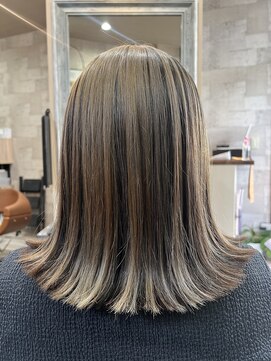 ハコ(H.A.Co) 表面のみブリーチをしました。色の組み合わせは無限大です。