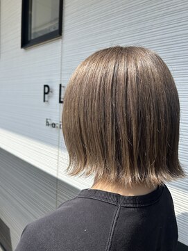 プリュム(PLUME) アッシュカラー×外はねボブ