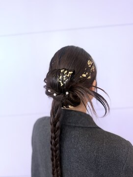 ヘアメイクアン(Hair Make Une) 【結婚式におすすめ♪金箔カチモリヘア】