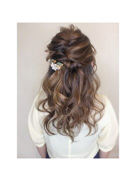 キキ 美容室(KIKI) ハーフアップスタイル★