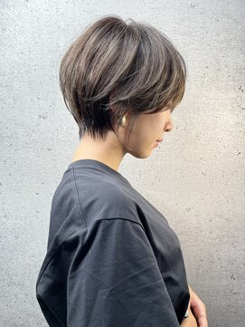 アンダーバーホワイト(_WHITE) ［なんば］耳掛けショート/マッシュ/くびれショート