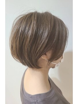 ロハスバイケンジ(LOHAS by KENJE) 真っ直ぐになり過ぎない自然な丸みのショートの縮毛矯正