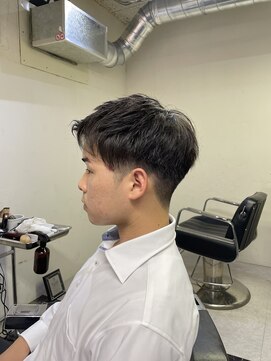 メリケンバーバーショップ フクオカ(MERICAN BARBERSHOP FUK) 波巻き束感ショートツーブロックマッシュアップバングコンマヘア