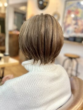 ワン エイティー ディグリース 恵比寿(180°One Eighty Degrees.) 白髪ぼかし / 大人ハンサムショート