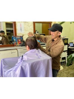 マンツーマン施術の完全プライベート空間。お客様のご要望にしっかり耳を傾け、理想のスタイルを実現！