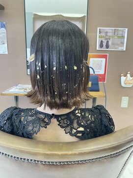 ブリックヘアー(BLICK Hair) ショートボブ。ピンアレンジ