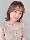 斜めバングナチュラルカール艶感似合わせカットこなれミディ