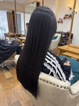 ラボヌール ヘアーウル 春日部西口店(La Bonheur hair heureux) ロングでダークカラー