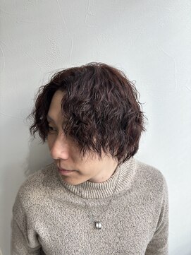 アンド グラフ(& Graph.) センターパートスパイラルウォームブラウンミディアムパーマ