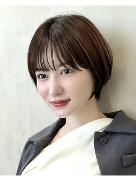 アフロート ルヴア(AFLOAT RUVUA) 〔岩田莉奈〕40代50代お洒落な白髪染ショートボブ新宿ケアカラー