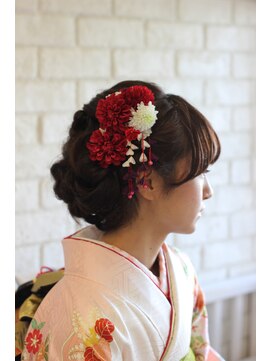 カットスペース アンリササラ 成人式のアップスタイル