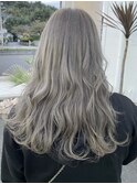 ホワイトグレージュ