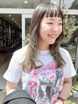 ザレミー(THE REMMY) ロングヘアの顔周りレイヤースタイル