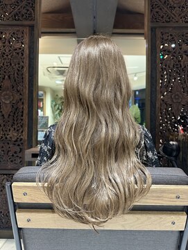 ヘアリゾート粋 ティガ 池袋店(tiga) 池袋 ミルクティーベージュ ウェーブヘア