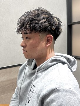 フレーム 博多店(FRAME) 波巻きスパイラル×スキンフェード×白メッシュ【福岡/博多】