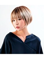 ミスグランディーヴィラス(Miss Grandee VILLAS) ブロンド細めハイライト前下がり大人丸みショートボブ
