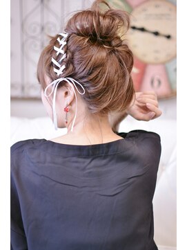 メイズ(MAZE) セミディのリボンおだんごアレンジ【メイズ東中野・鍛原志行】