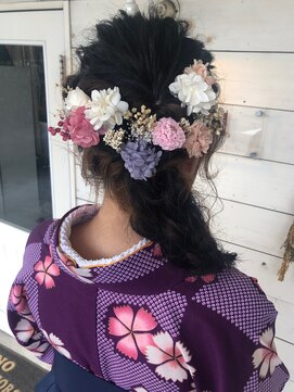 ヒマワリ(HIMAWARI) ヘアアレンジ ヘアセット 編みおろし ドライフラワー