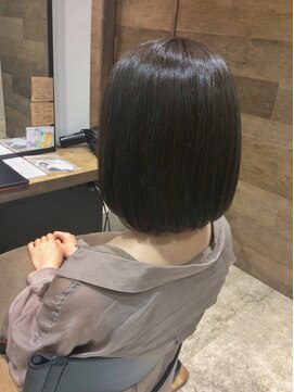 ビヨウシツ ポスタ グレージュボブ　正木ゆかり