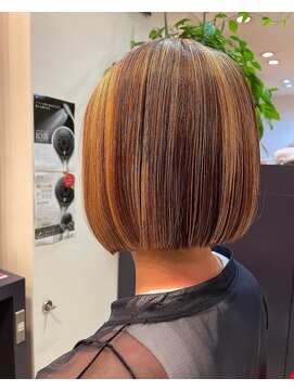 フリーダム ヘアー ザ ムー(Freedom Hair THE MOO) ワンレンボブ×デザインカラー