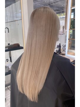 ナチュラル ヘアーデザイニング(Natural hair designing) 艶髪美人/ミルクティーベージュ/ハイトーンカラー