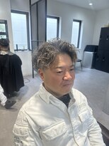 カルロイースタイル(CARLO e-style)&nbsp;波巻きツイストスパイラルセンターパートツーブロック刈り上げ