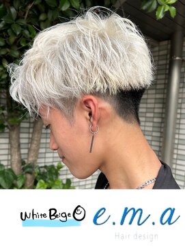 エマヘアデザイン(e.m.a Hair design) ホワイトベージュ