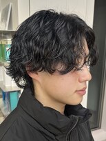 フィフス 天神大名(fifth)&nbsp;天神大名波巻きスパイラルパーマメンズカットセンターパート30代