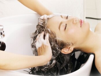 ビューティーサロン はんしんの写真/【スパニストによる極上ヘッドスパ】日頃の疲れを癒しながら頭皮洗浄も叶う＊毎日頑張る自分へのご褒美に♪