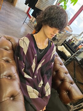 ヘアートランプ(hair trump) ウルフカット◆波巻パーマ◆むせかえるほどの色気