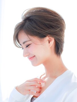 スタッフニュートラル 大人女性に大人気♪パサつきを艶やかにして上品ショートに♪