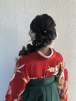 パリスパート2&nbsp;袴 大きな 編み下ろし サイドテール ヘアアレンジ