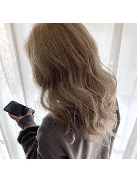 ティエル(Tiele) 外国人風ホワイトベージュ