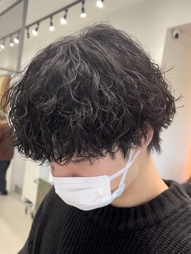フィフス トウキョウ (fifth TOKYO) センターパートツイストスパイラルパーマメンズマッシュパーマ
