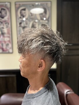 バレス 田町(BALES) [スキンフェード/ツイストスパイラル/田町]