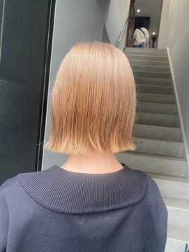 グミ(gumi) ハイトーンカラー×切りっぱなしボブ