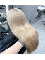 リリー(Lilley)&nbsp;【hiyori】ブリーチありのホワイトブロンドカラー