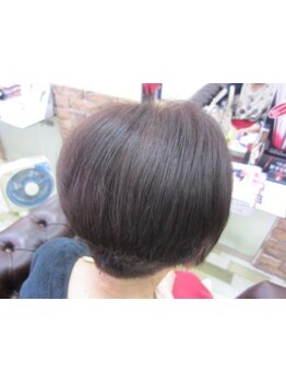 もちが良いと評判のグレイカラー◎髪のダメージを最小限に抑えながら、艶感のある綺麗なカラーを実現します